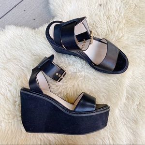 Shelly’s London | Buckle Platform in Black